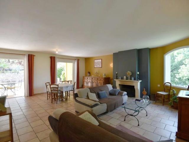 FAYENCE – Villa 220 m² avec piscine et appartement indépenda. 220m² Fayence