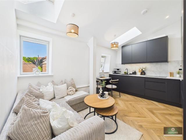 Faygate, Horsham RH12, 1 bed flat to rent, £1,150 pcm | PrimeLocation