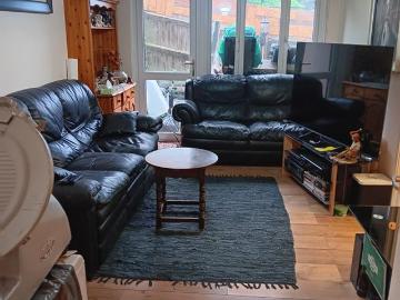 Fayiz Almekle Has an Apartment