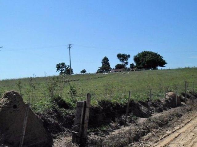 Fazenda de luxo à venda em Sarapuí SP, Bairro da Barra: 3 quartos, 2 suítes, 1 sala, 2 banheiros, 2