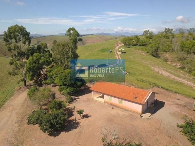 Fazenda de luxo à venda em Serranos MG: 3 quartos, 1 sala, 8 banheiros, 176 hectares no Centro da ci