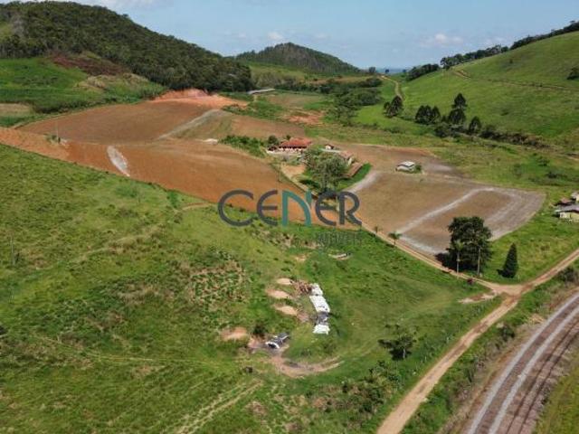 Fazenda de 214 ha com alta produção de leite de porteira fechada