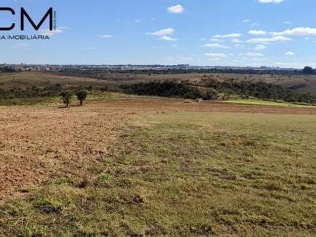 Fazenda em Área Urbana, Localização Top, próximo da Havan. Bom pra Condomínio!