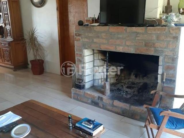 Fazenda / Sítio / Chácara, 4 dormitórios, 140 m², em Centro