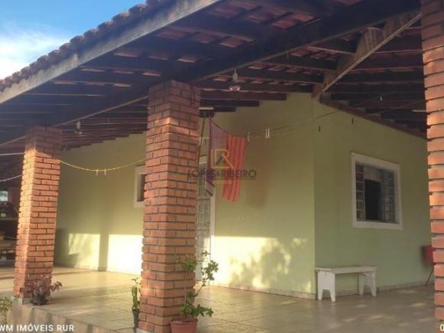 Fazenda / Sítio para venda em Área Rural De Botucatu de 136.00m² com 3 Quartos e 3 Garagens