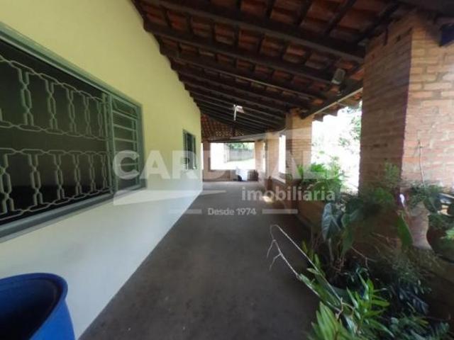 Fazenda / Sítio para venda em Jardim Tangara de 200.00m² com 3 Quartos e 20 Garagens
