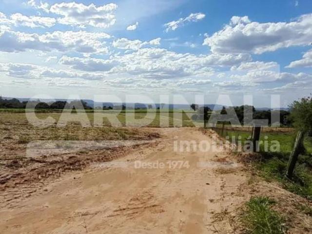 Fazenda / Sítio para venda em Rural de 242000.00m² com 2 Quartos e 2 Garagens