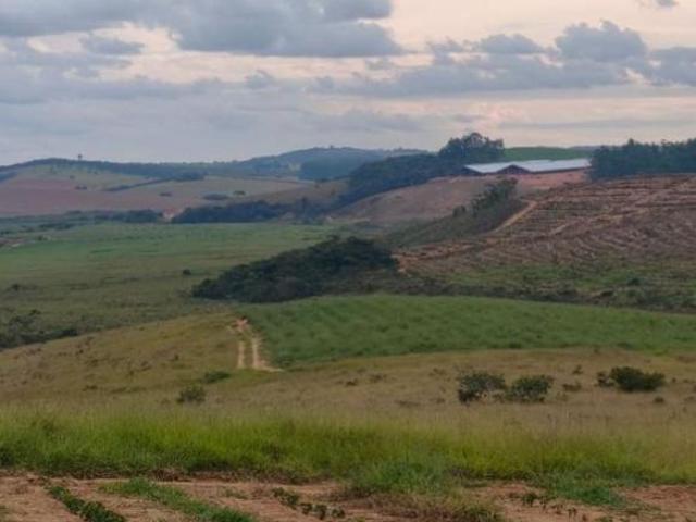 Fazenda / Sítios / Chácaras à venda em Oliveira, no bairro Zona Rural