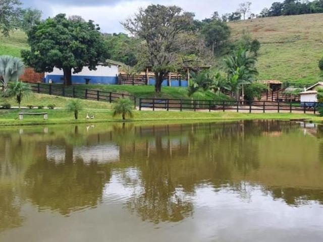 Fazenda / Sítios / Chácaras com 3 quartos à venda em Cláudio, no bairro Centro