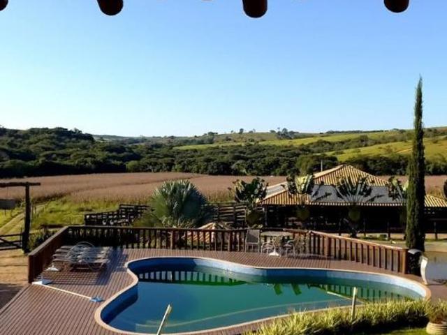 Fazenda / Sítios / Chácaras com 3 quartos à venda em Oliveira, no bairro Zona Rural
