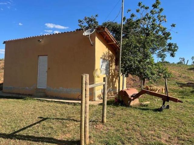 Fazenda / Sítios / Chácaras com 2 quartos à venda em Cordisburgo, no bairro Zona Rural