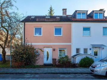 FBC Familienleben neu definiert: Ihr Reiheneckhaus in Stadt & Natur