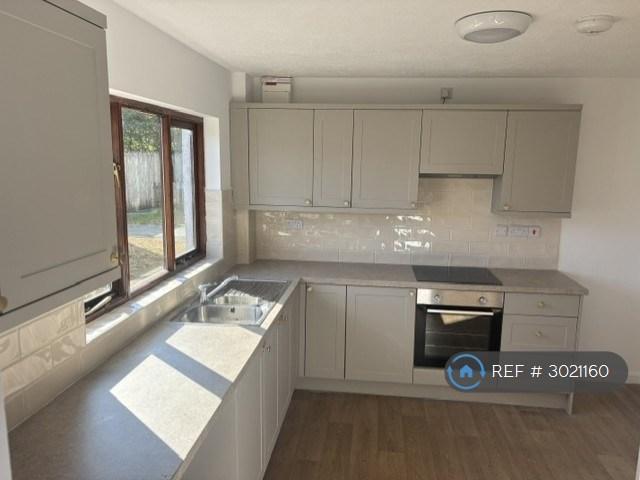 Fenton Court, Haverfordwest, SA61 3 bed semi detached house to rent £950 pcm £219 pw