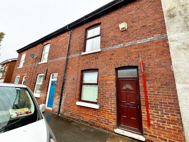 Fenton Avenue, Hazel Grove, Stockport 2 bed terraced house to rent £1,250 pcm £288 pw