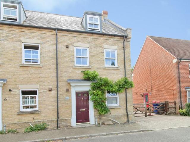 Fen Way, Bury Saint Edmunds IP33 3 bed townhouse to rent £1,750 pcm £404 pw