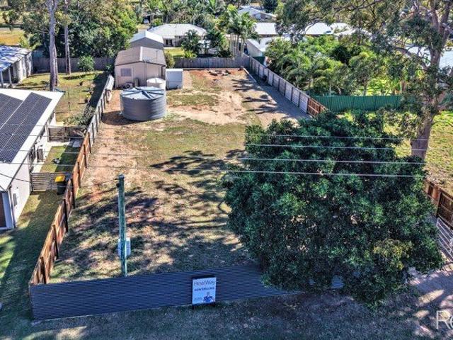 Fenced 1012m2 Oversized Garage, Amenities & Power. Build Ready !