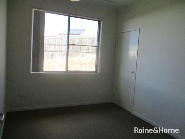 FENCED, AIR CONDITIONED FAMILY HOME IN NEW AUCKLAND!