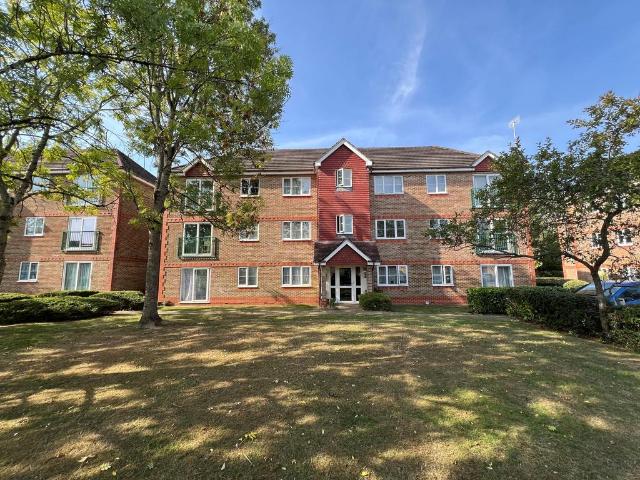 Fenchurch Road, Crawley, RH10 1 bed flat to rent £1,200 pcm £277 pw