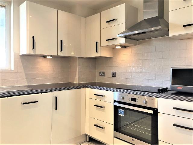 Fenchurch Walk, Brighton BN1, 3 bed flat to rent, £2,400 pcm | PrimeLocation