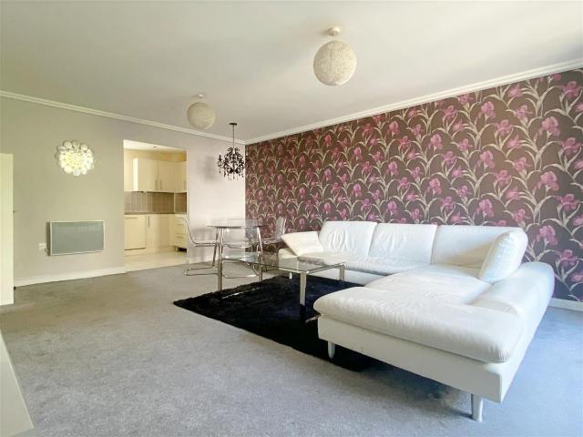 Fenchurch Walk, Brighton BN1, 3 bed flat to rent, £2,100 pcm | PrimeLocation