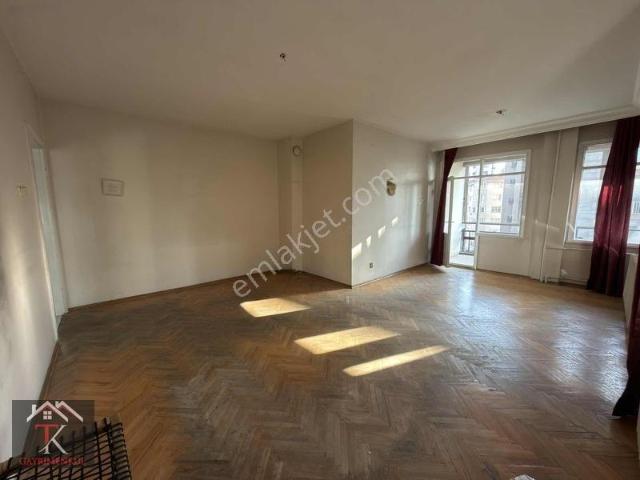 Fenerbahçede Kiralık 2+1 Daire 110m², Balkonlu, Asansörlü