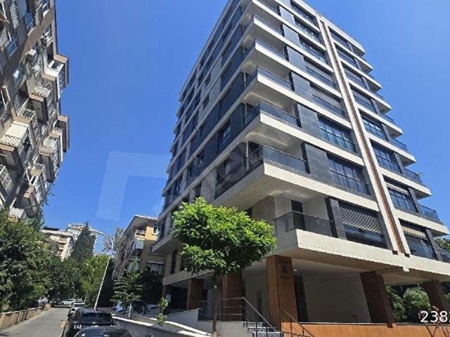 Feneryolu'nda Bağdat Caddesi'ne 2.binada, 1 yıllık, 175 m2, 3+1