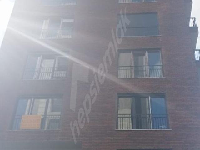 FENERYOLUNDA BAGDAT CADDESİNE 10 DAKİKA MESAFEDE AYDINLIK 2+1