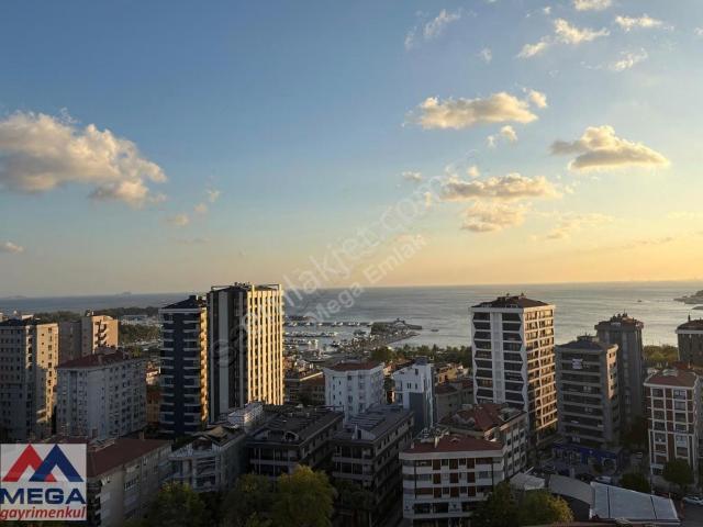 Feneryolu'nda Deniz Manzaralı, Lüks 4+1 Satılık Daire