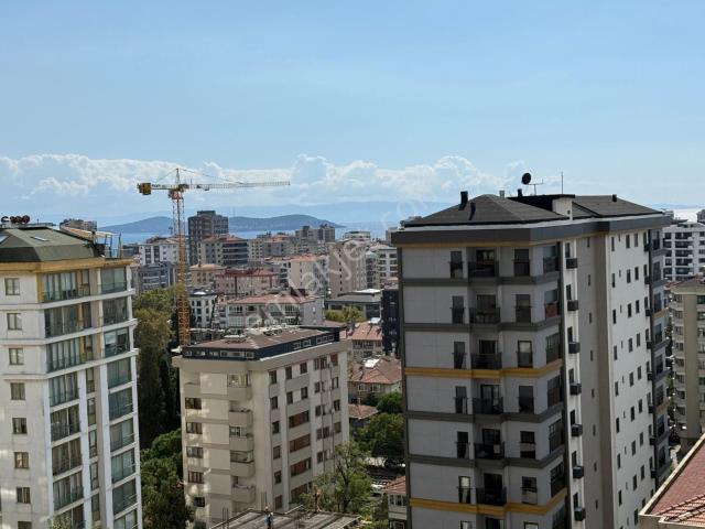 Feneryolunda Kısmi Deniz Manzaralı Teraslı 3+2 Satılık Dubleks Daire