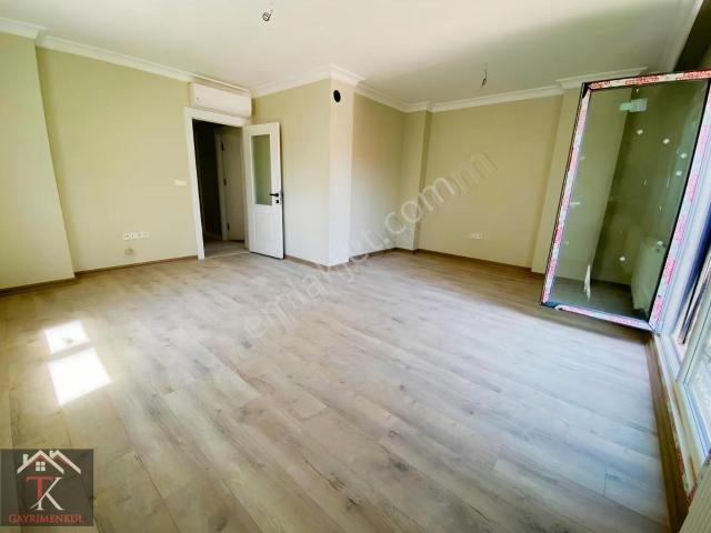 Feneryolu'nda Kiralık Sıfır 2+1 Daire Ulaşıma Yakın 76m2