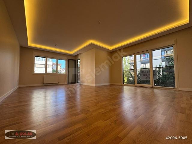 FENERYOLU'NDA ÖZGÜRLÜK PARKINA YAKIN 140M2 4+1 BALKONLU