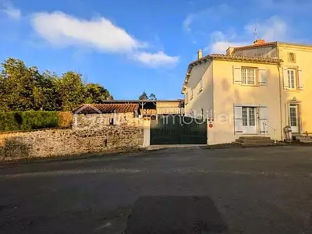 Fenioux 79160 Achat / Vente maison 9 pièces t9 terrasse cave