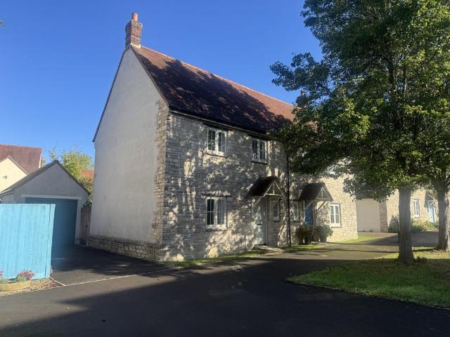 Fennel Road, Mere, Wiltshire, BA12 3 bed cottage to rent £1,300 pcm £300 pw