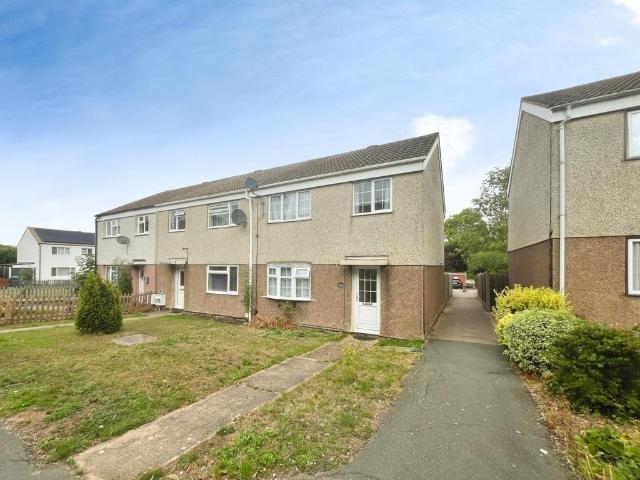 Fennells, Essex CM19 3 bed end of terrace house to rent £1,800 pcm £415 pw