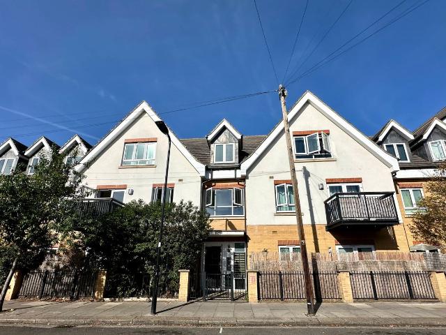 Featherstone Road, Southall UB2, 1 bed flat to rent, £1,450 pcm | PrimeLocation