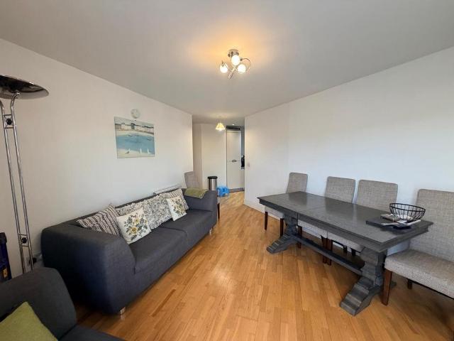 Featherstone Road, Southall UB2 2 bed apartment to rent £1,999 pcm £461 pw