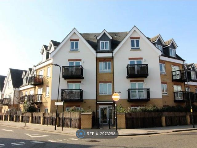 Featherstone Road, Southall UB2, 2 bed flat to rent, £1,900 pcm | PrimeLocation
