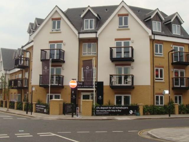 Featherstone Road, Southall UB2, 2 bed flat to rent, £1,900 pcm | PrimeLocation