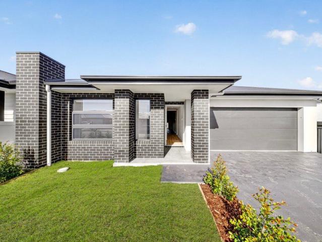 Feature Filled Hamptons Inspired Home in Lochinvar 3 Beds, Ducted Air, Alarm, Double Garage, 2.5 Bathrooms