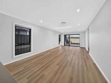 Feature Filled Hamptons Inspired Home in Lochinvar 3 Beds, Ducted Air, Alarm, Double Garage, 2.5 Bathrooms