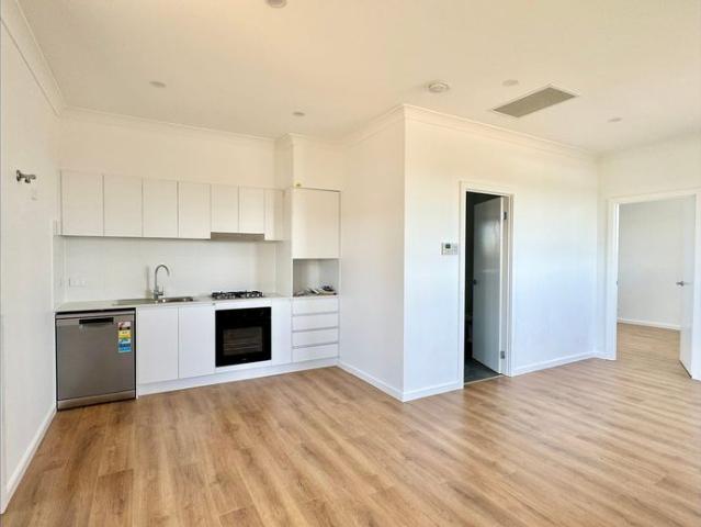 Feature Filled Home Unit with Ducted Air Con