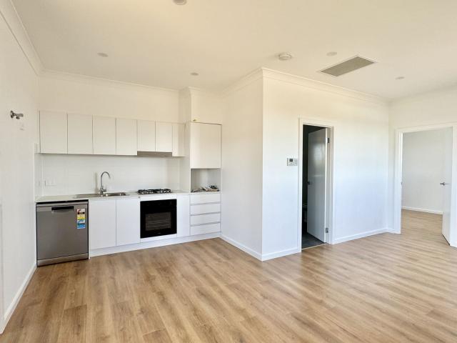 Feature Filled Home Unit with Ducted Air Con