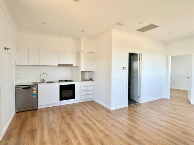 Feature Filled Home Unit with Ducted Air Con