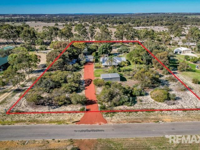 Feature Packed 4x2 on 2.7 acres