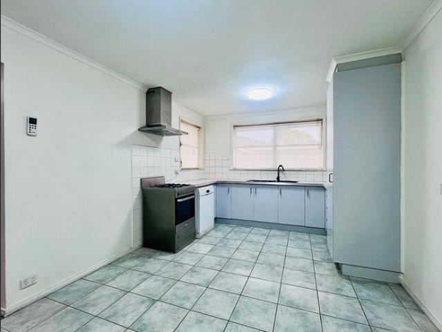 Feature Packed Beautiful House + Walk to the Station