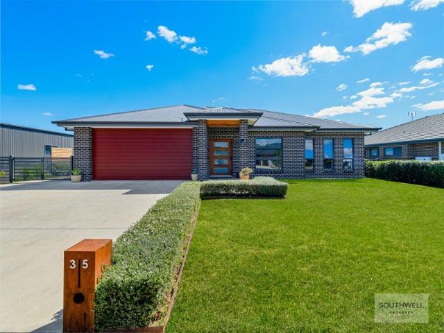 Feature Packed Family Home with Handy Workshop