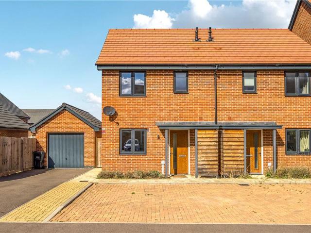 Fearnley Close, Glebe Farm, Milton. 2 bed semi detached house to rent £1,500 pcm £346 pw