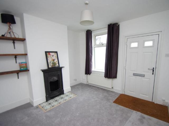Fearnley Street, WD18, Watford, WD18 2 bed terraced house to rent £1,750 pcm £404 pw