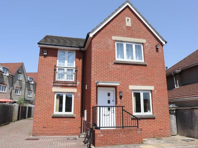 Fearnville Estate, Clevedon BS21, 2 bed flat to rent, £1,150 pcm | PrimeLocation