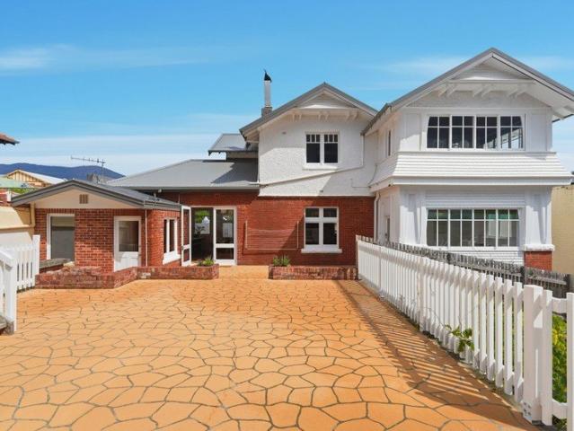 Federation Charm and Spectacular Views from the Top of Battery Point